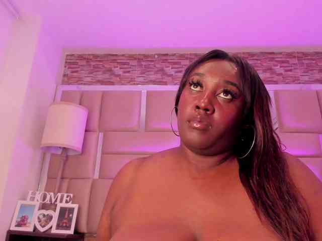 ShaniaBrown webcam