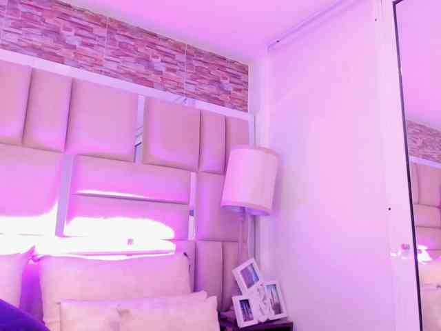 ShaniaBrown webcam