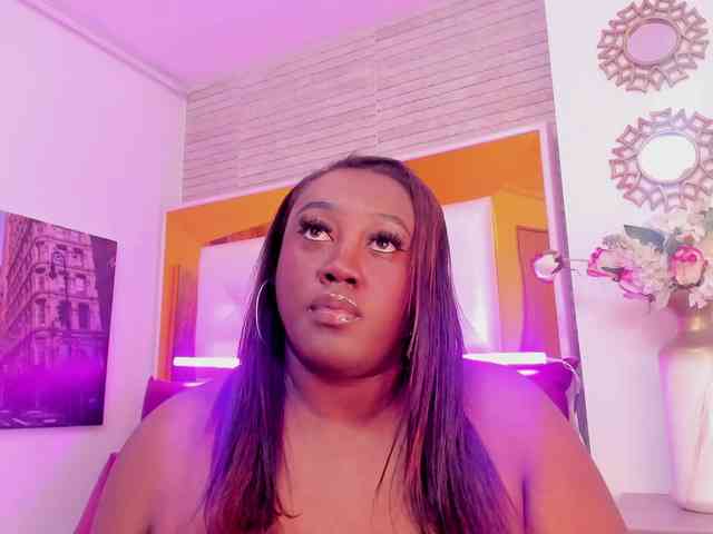 ShaniaBrown webcam