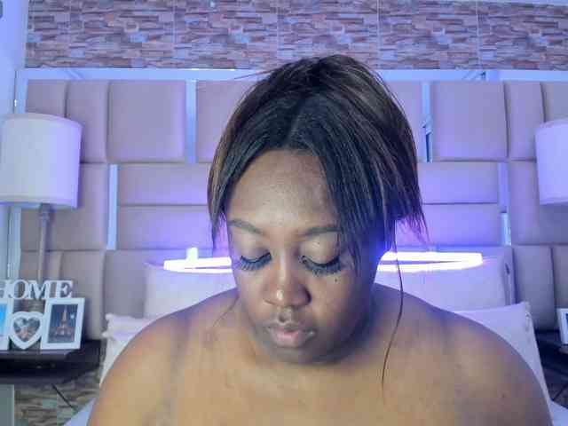 ShaniaBrown webcam