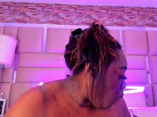 ShaniaBrown webcam