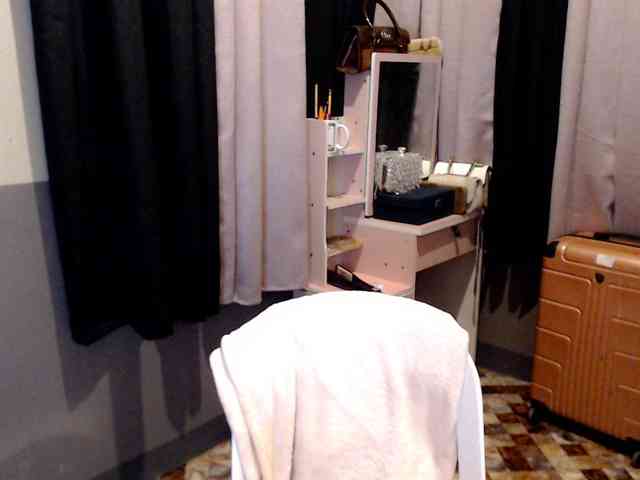 chriaxx Live Webcam on BongaCams
