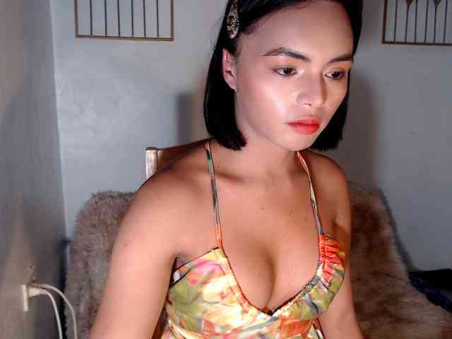 chriaxx Live Webcam on BongaCams