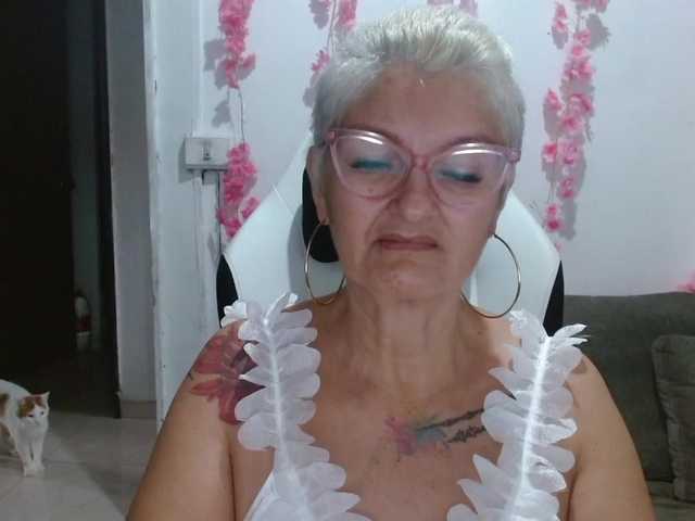 bety-cum3's BongaCams show and profile