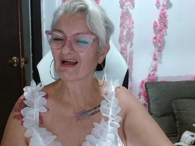 bety-cum3's BongaCams show and profile