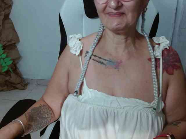 bety-cum3 Live Webcam on BongaCams