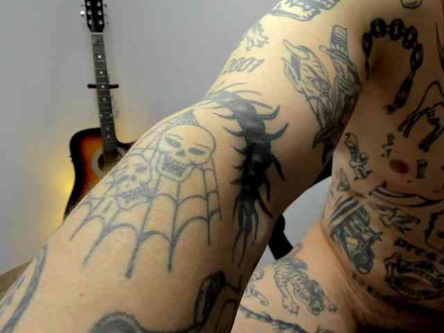 Layneinchains Layneinchains