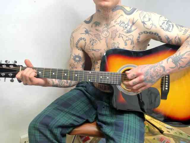 Layneinchains Layneinchains