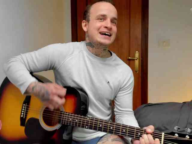 Layneinchains Layneinchains