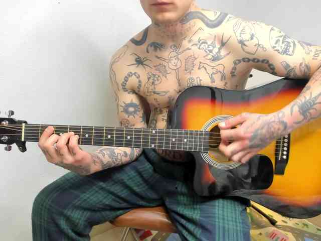 Layneinchains Layneinchains