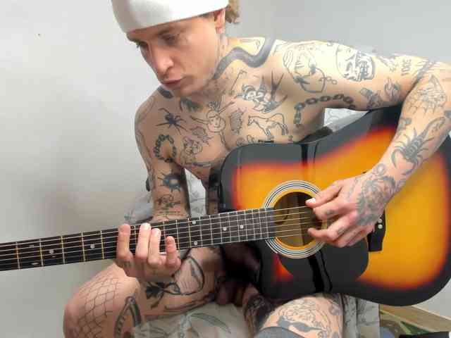 Layneinchains Layneinchains