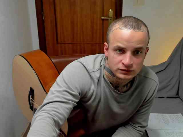 Layneinchains Layneinchains