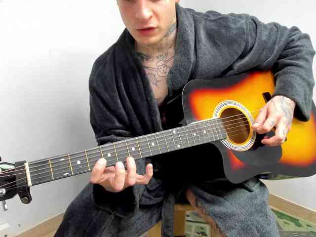 Layneinchains Layneinchains