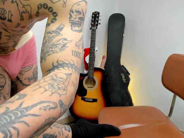 Layneinchains Layneinchains