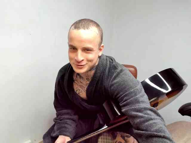 Layneinchains Layneinchains