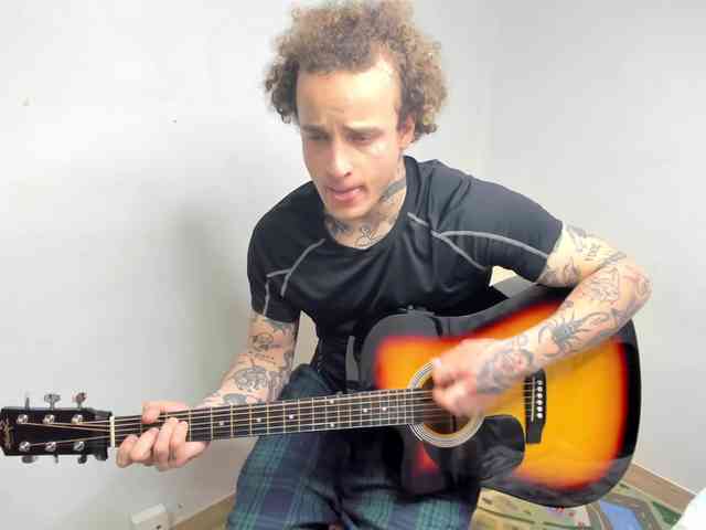 Layneinchains Layneinchains