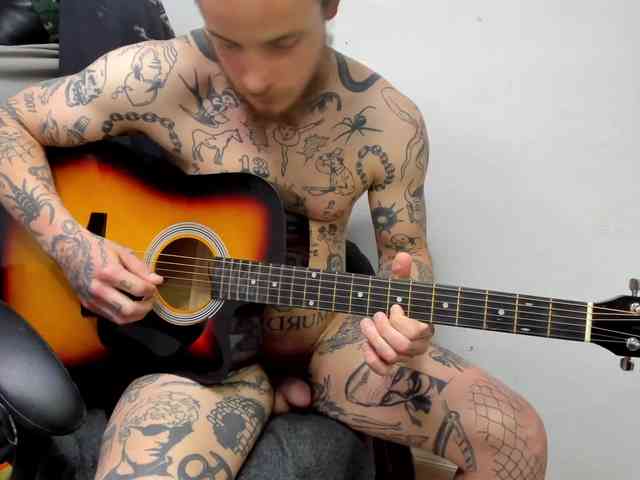 Layneinchains Layneinchains