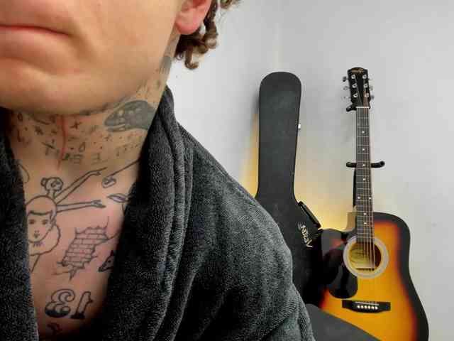 Layneinchains Layneinchains