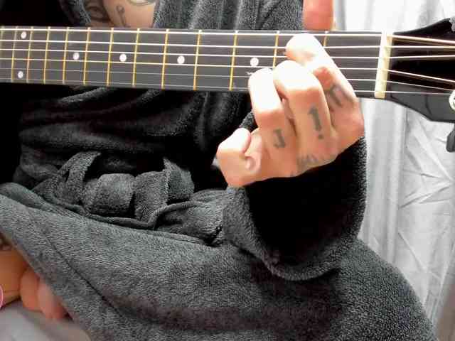 Layneinchains Layneinchains