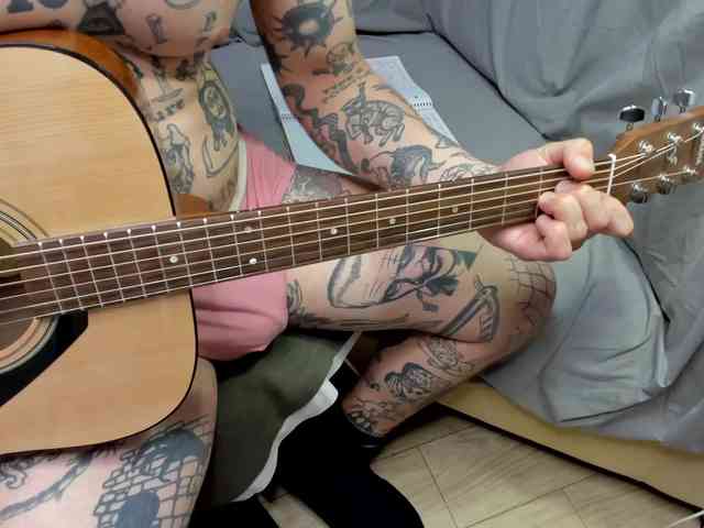 Layneinchains Layneinchains