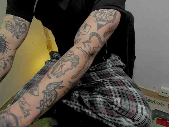 Layneinchains Layneinchains