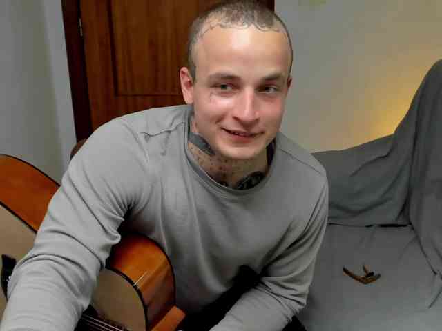 Layneinchains Layneinchains