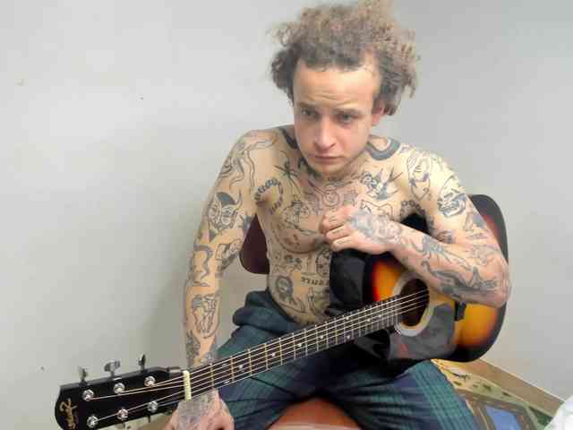 Layneinchains Layneinchains