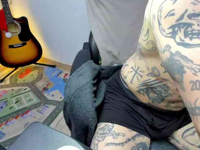 Layneinchains Layneinchains