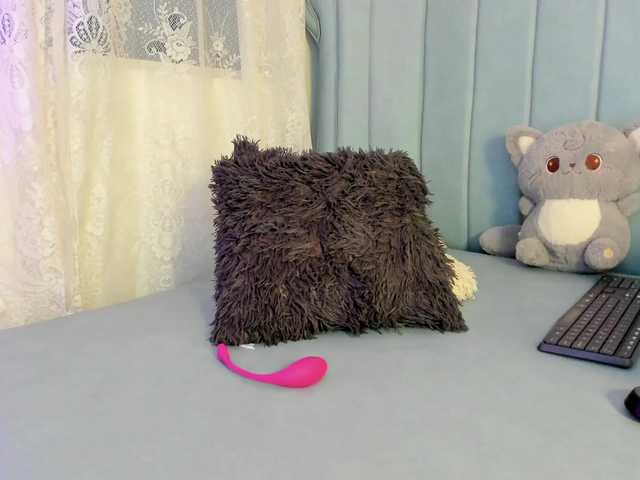 AlexaFoxy18's BongaCams show and profile