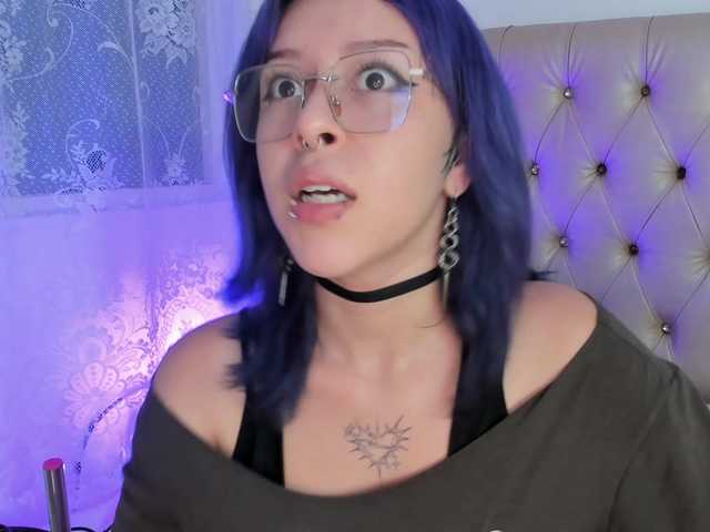  AlexaFoxy18 chat room