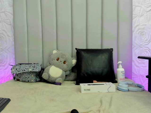 AlexaFoxy18's BongaCams show and profile