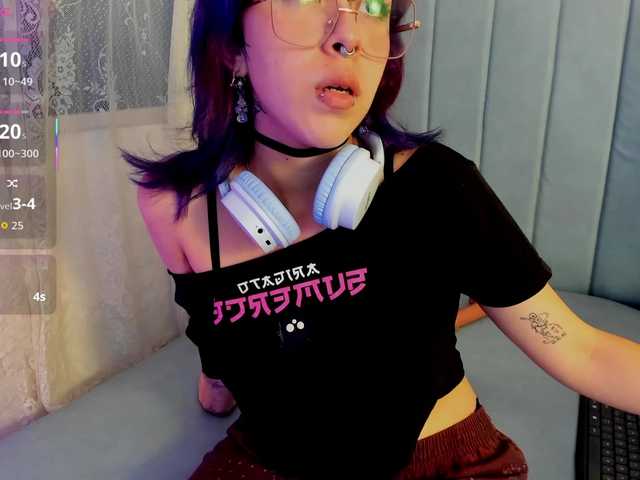 AlexaFoxy18's BongaCams show and profile