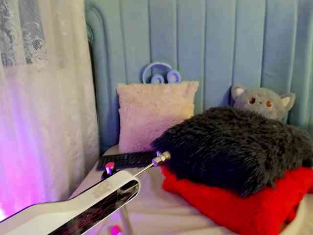 AlexaFoxy18 AlexaFoxy18