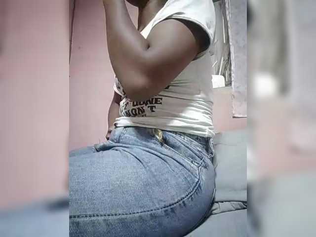 Clarravikuna's BongaCams show and profile