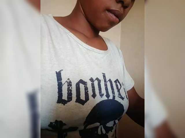 Clarravikuna's BongaCams show and profile