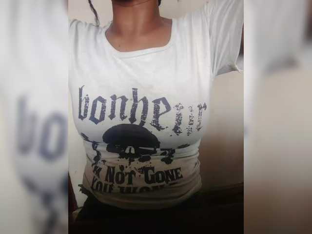 Clarravikuna's BongaCams show and profile