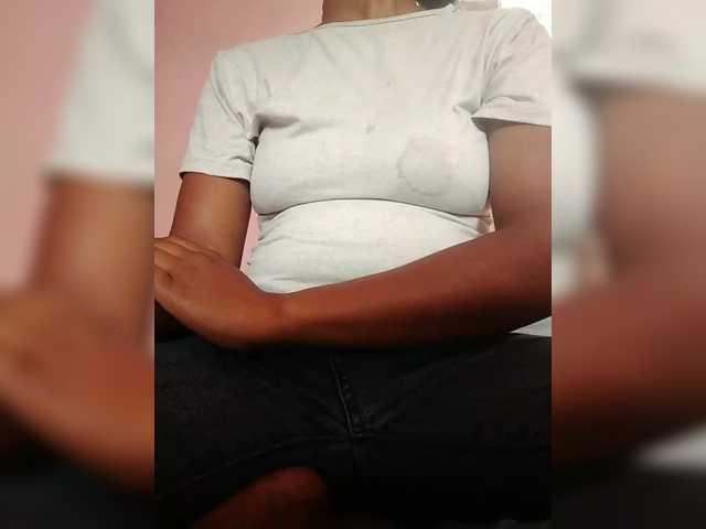 Clarravikuna's BongaCams show and profile