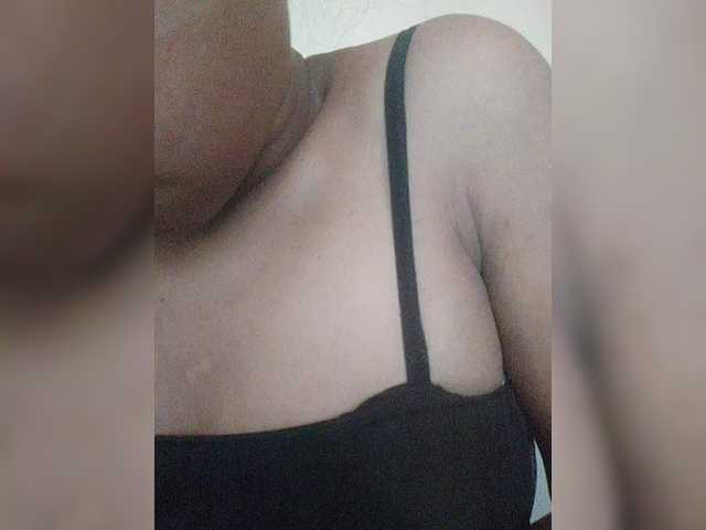 Clarravikuna's BongaCams show and profile