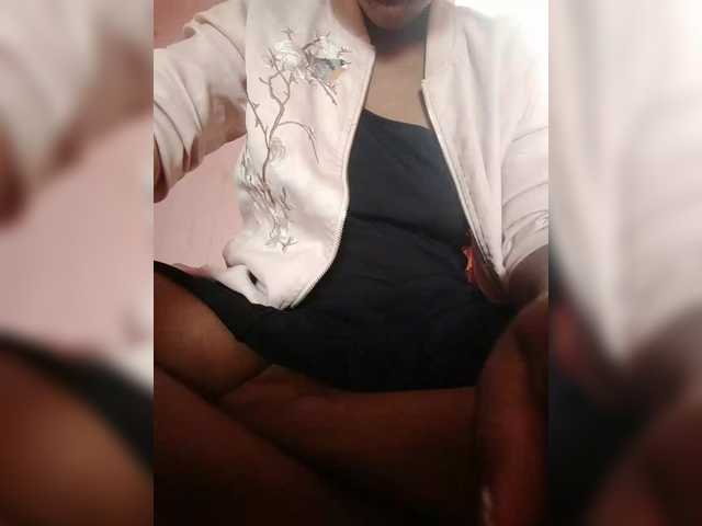 Clarravikuna's BongaCams show and profile