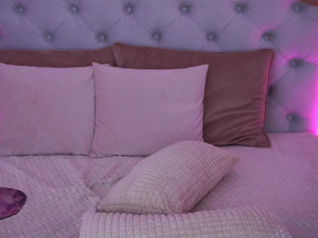 le modèle MysticGrace est en webcam porno dans un show sur le site bongacams, il possède les tags suivants: White/Caucasian,Blonde,Shaved