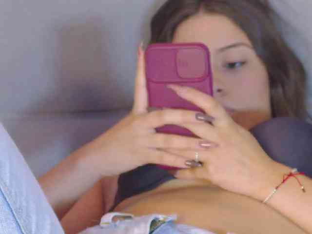 kinkyzoeandema webcam