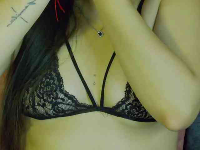 kinkyzoeandema webcam