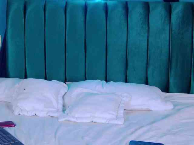 kinkyzoeandema webcam