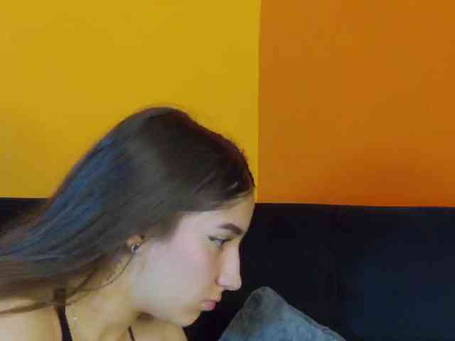 kinkyzoeandema webcam