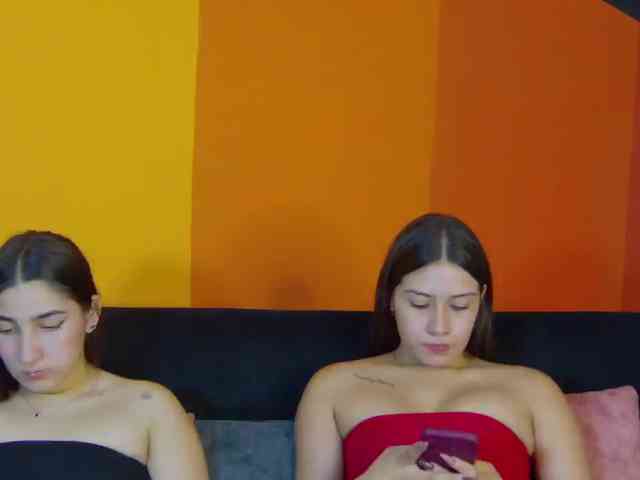kinkyzoeandema webcam