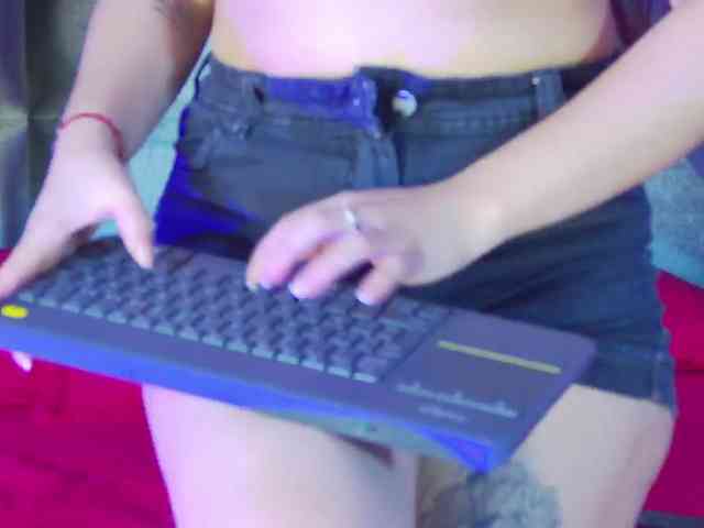 kinkyzoeandema webcam