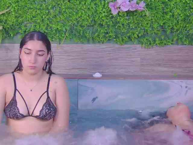 kinkyzoeandema webcam