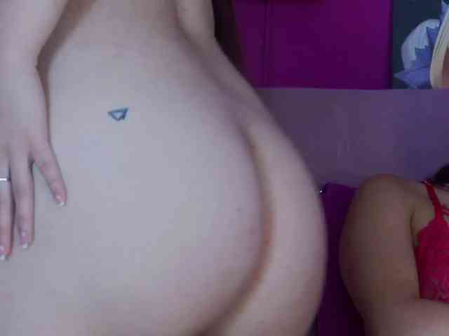 kinkyzoeandema webcam