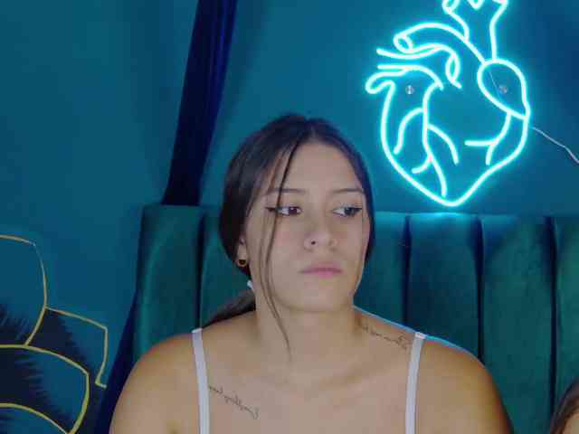 kinkyzoeandema webcam