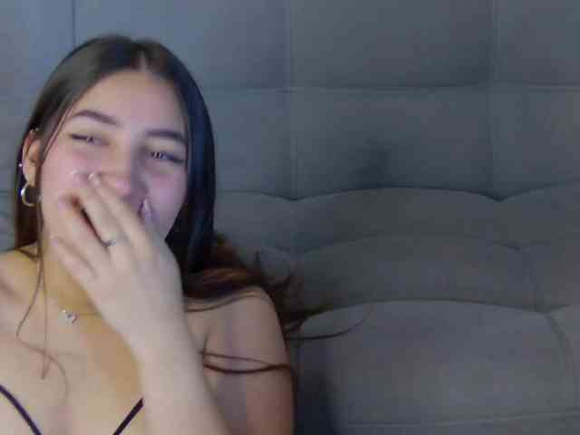 kinkyzoeandema webcam